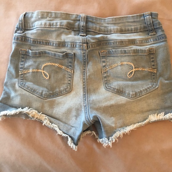Distressed cut offs - Picture 2 of 4